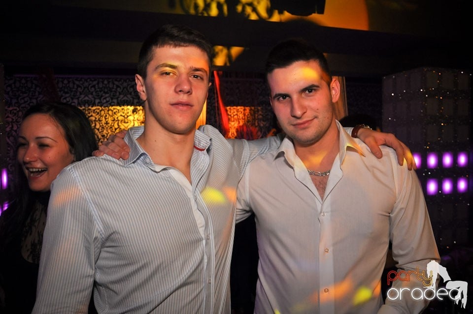 Petrecere în Club Life, 