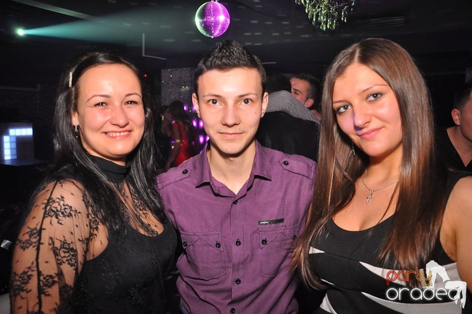 Petrecere în Club Life, 