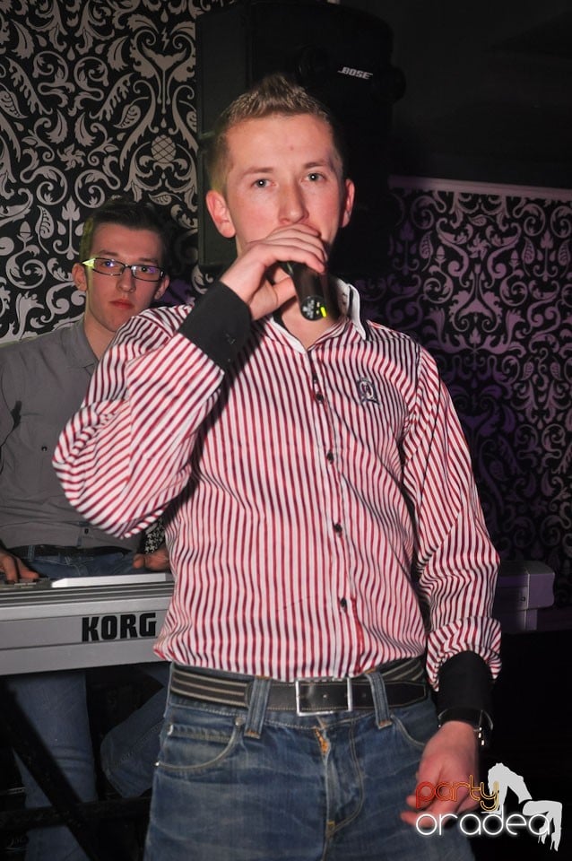 Petrecere în Club Life, 