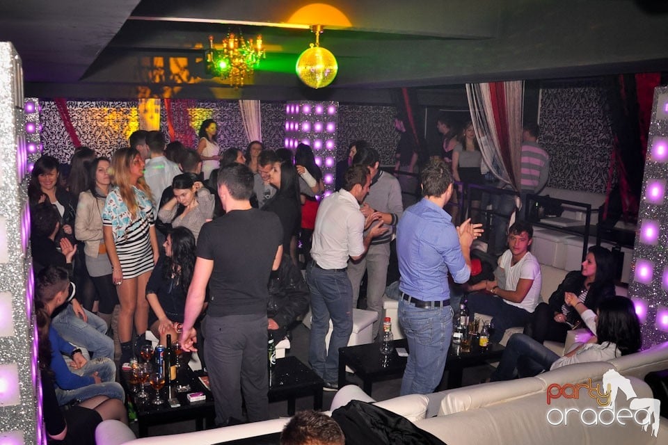 Petrecere în Club Life, 