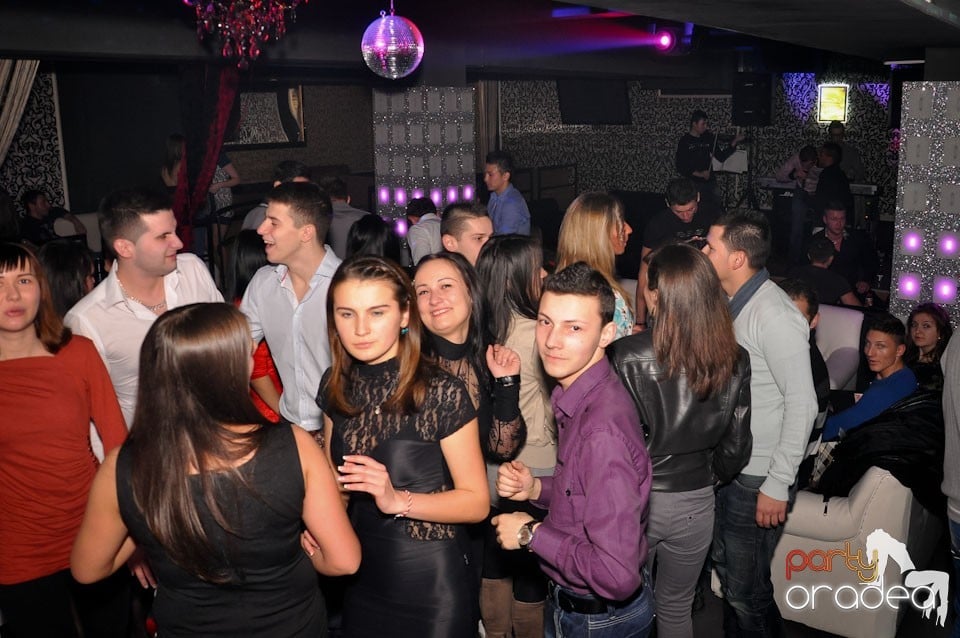 Petrecere în Club Life, 