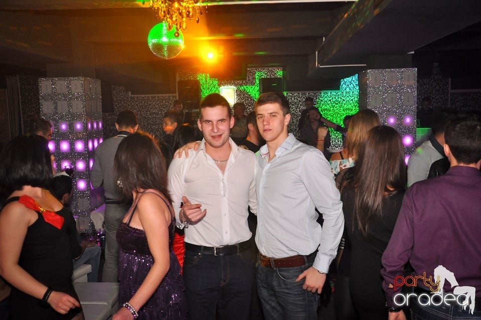 Petrecere în Club Life, 
