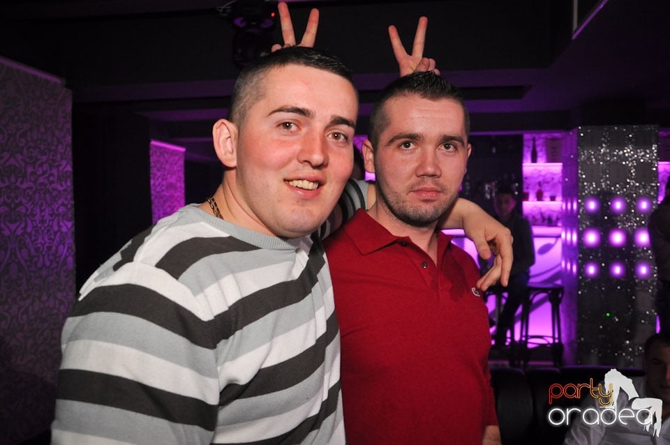 Petrecere în Club Life, 