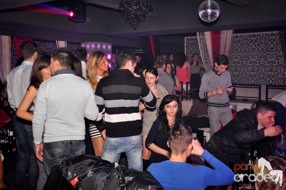Petrecere în Club Life, 