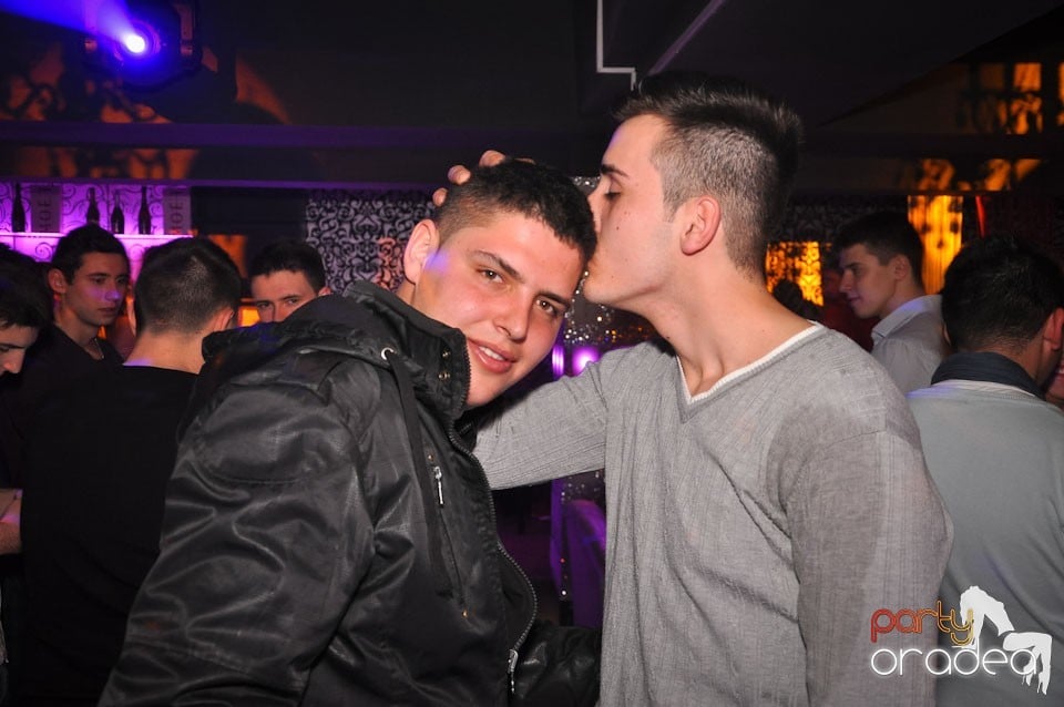 Petrecere în Club Life, 