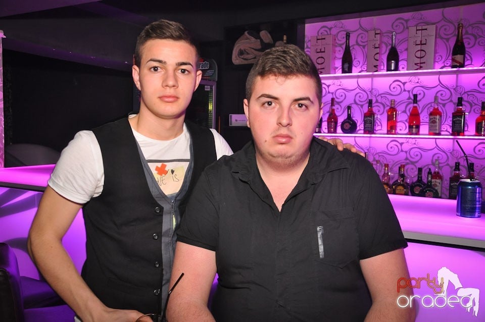 Petrecere în Club Life, 
