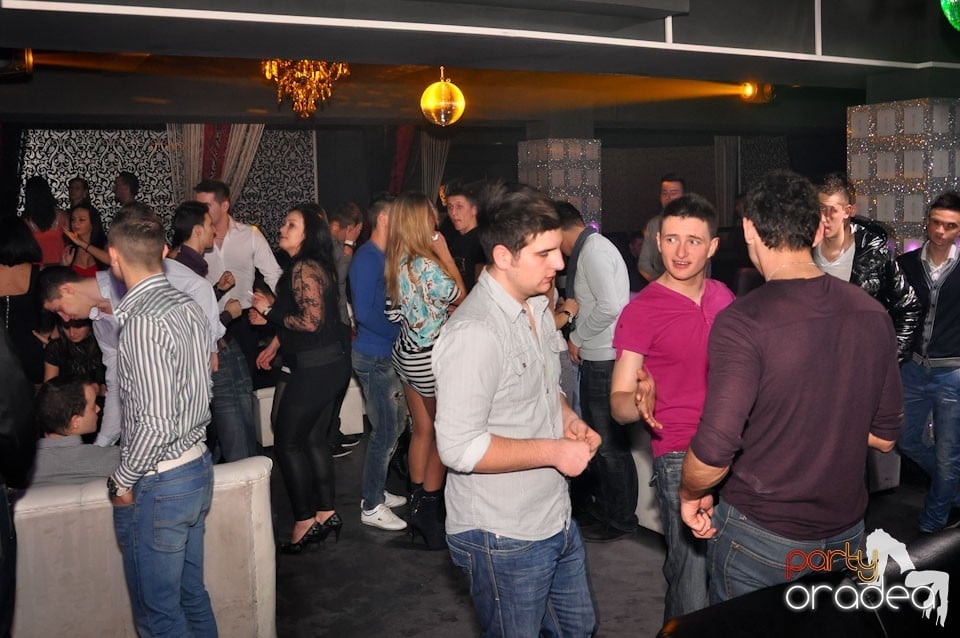 Petrecere în Club Life, 