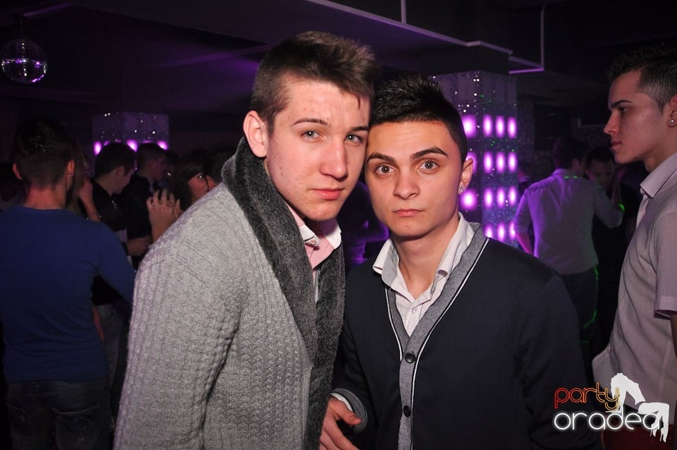 Petrecere în Club Life, 