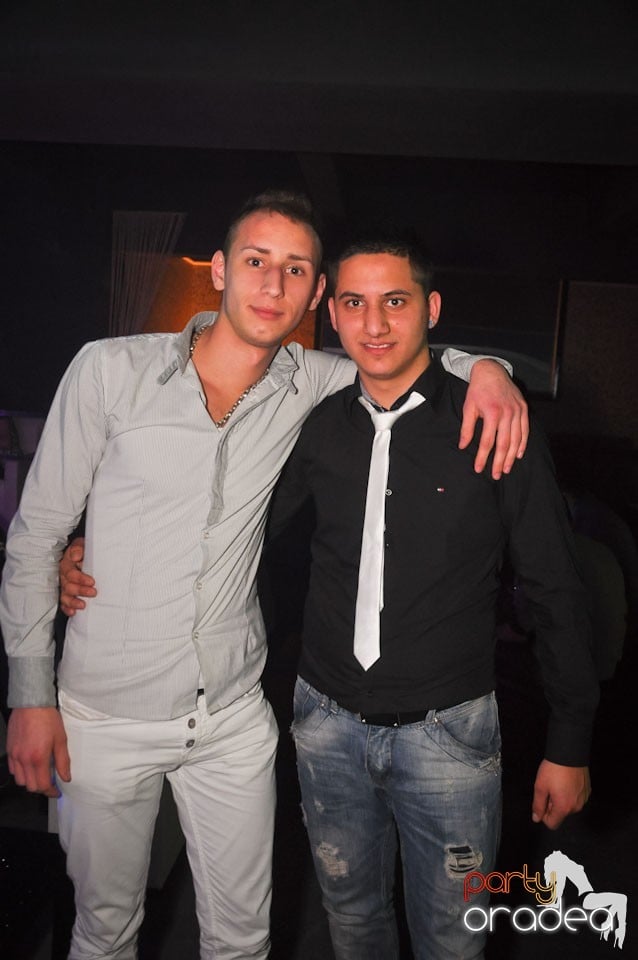 Petrecere în Club Life, 