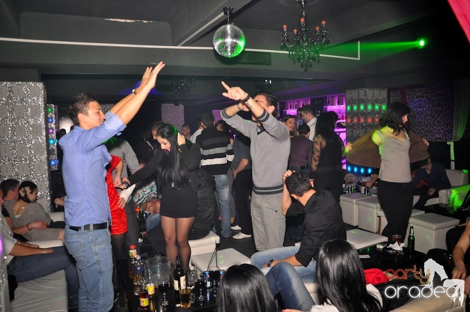 Petrecere în Club Life, 