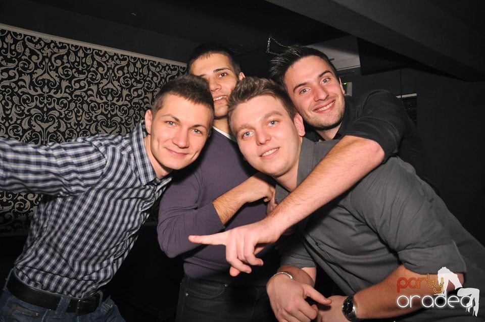 Petrecere în Club Life, 