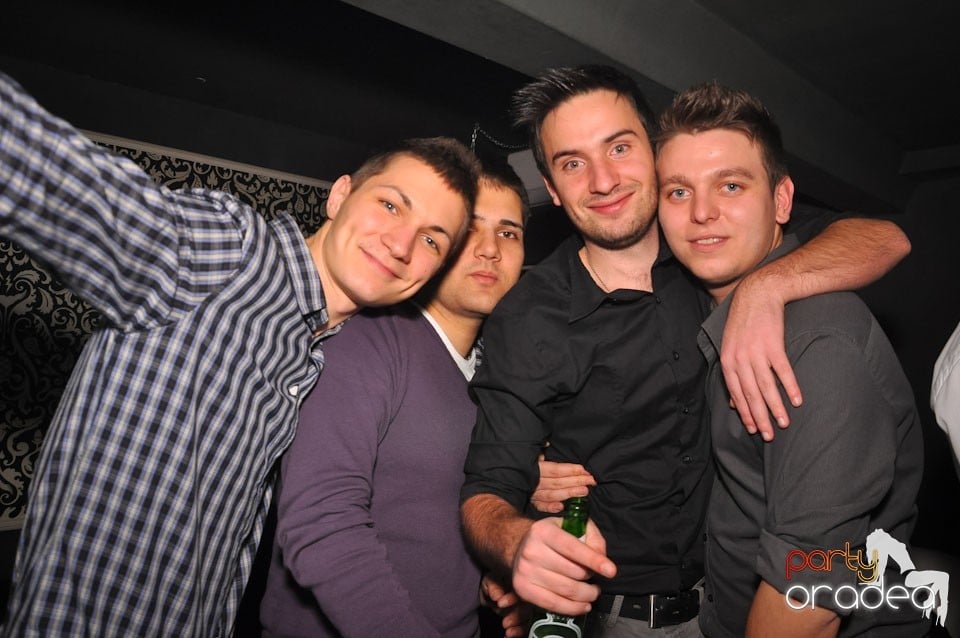 Petrecere în Club Life, 