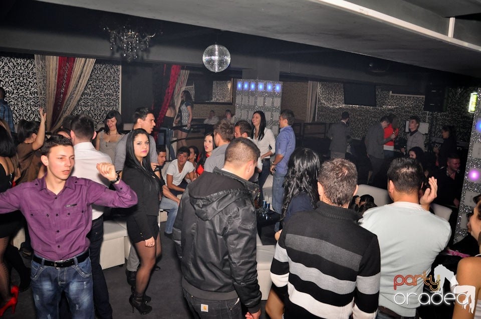 Petrecere în Club Life, 