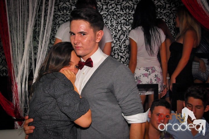 Petrecere în Club Life, 