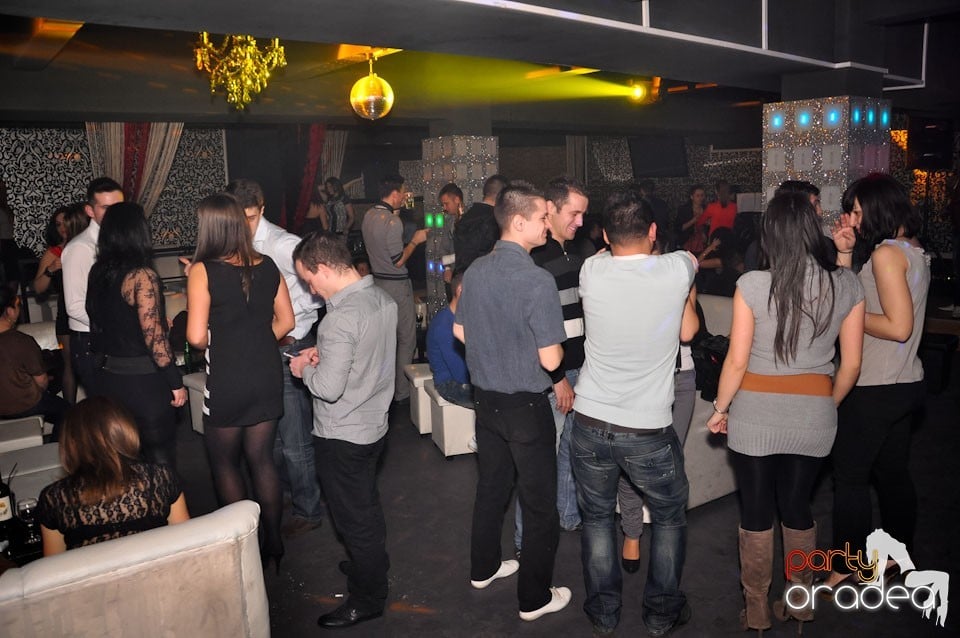 Petrecere în Club Life, 