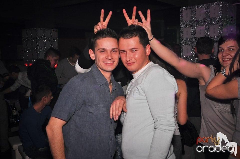 Petrecere în Club Life, 