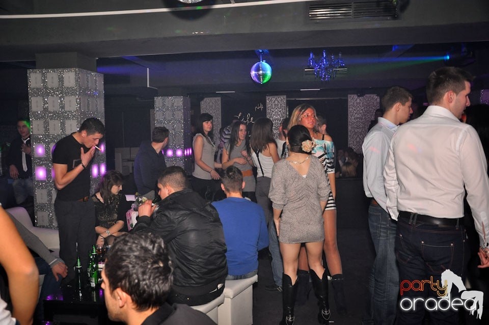 Petrecere în Club Life, 
