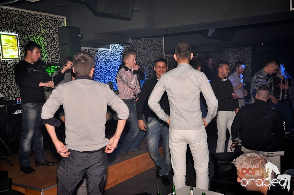 Petrecere în Club Life, 