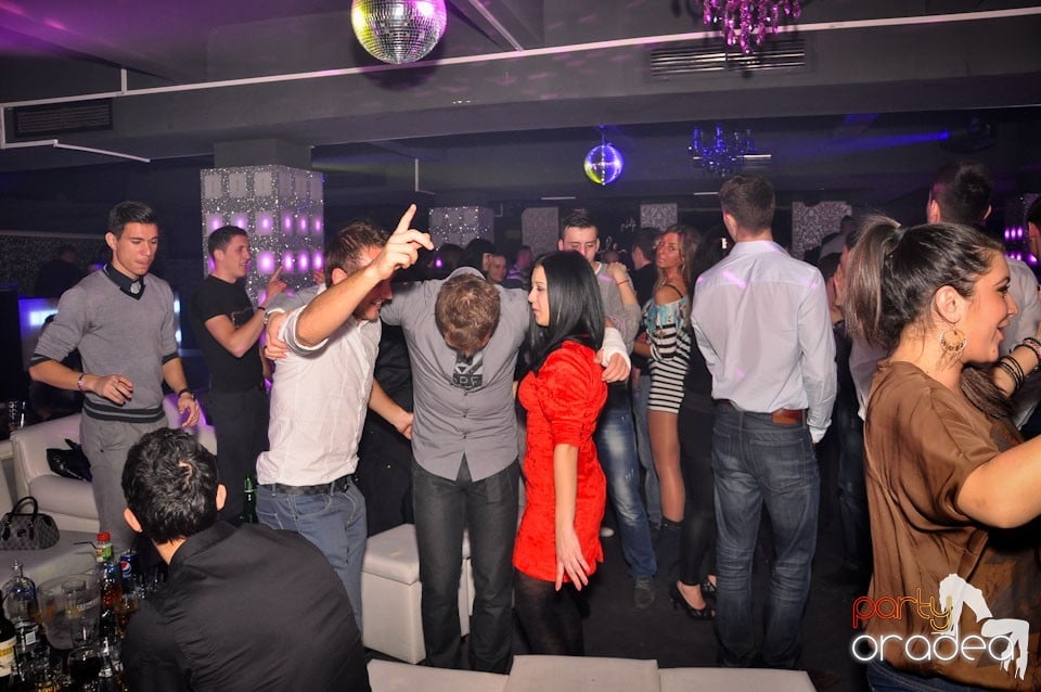 Petrecere în Club Life, 
