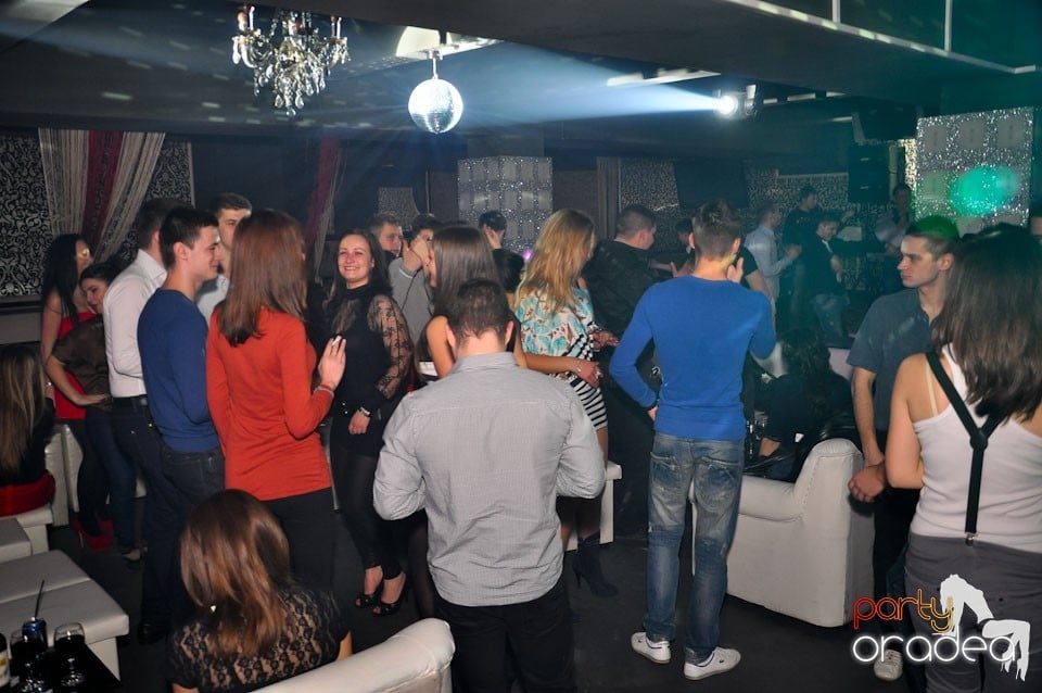 Petrecere în Club Life, 
