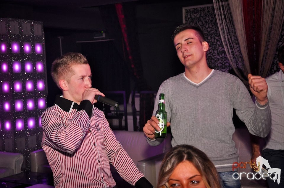 Petrecere în Club Life, 