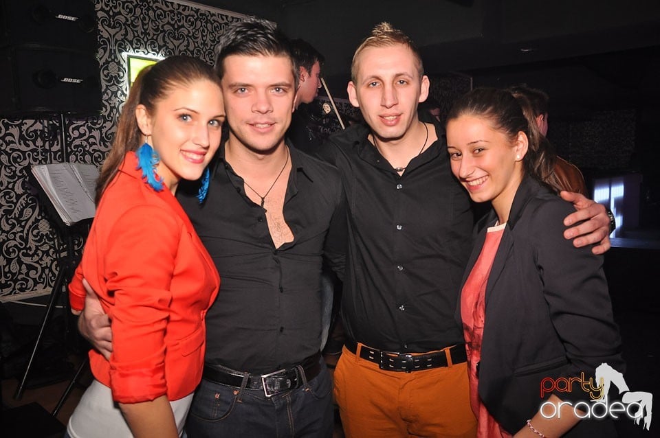 Petrecere în Club Life, 