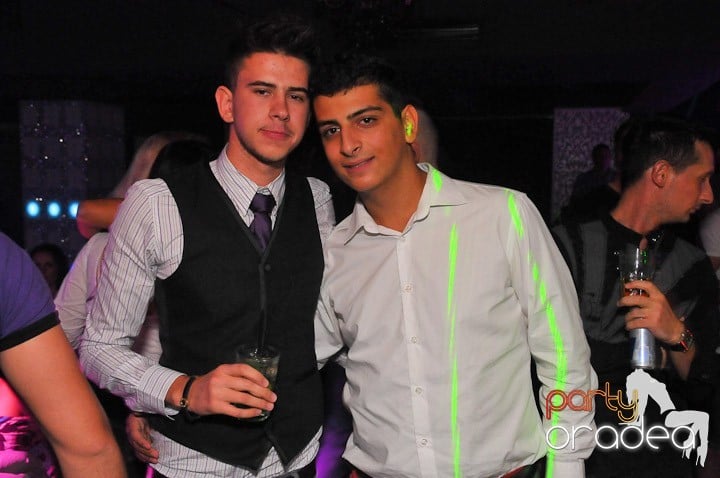 Petrecere în Club Life, 