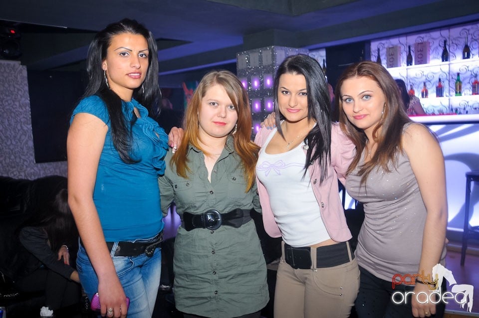 Petrecere în Club Life, 