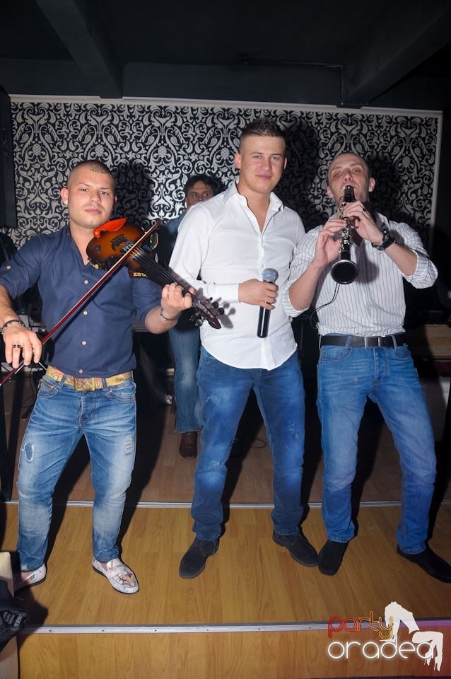 Petrecere în Club Life, 