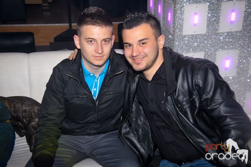 Petrecere în Club Life, 