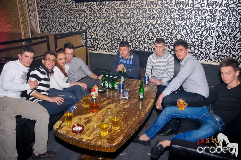 Petrecere în Club Life, 