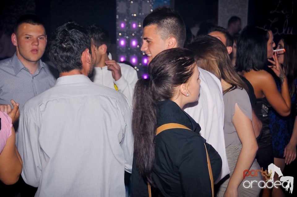 Petrecere în Club Life, 