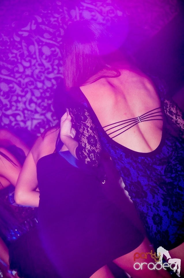 Petrecere în Club Life, 