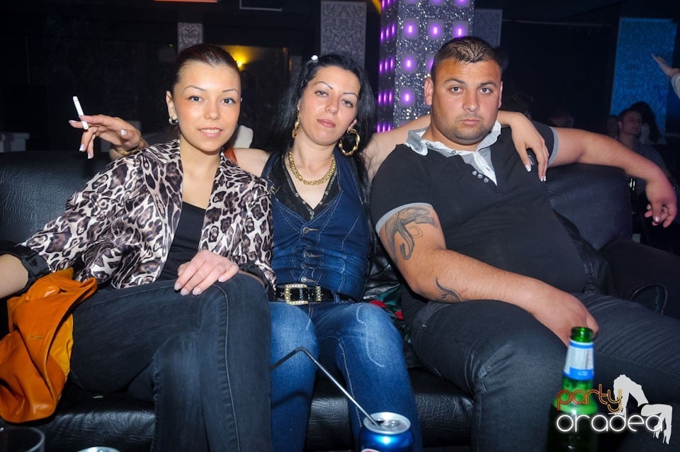 Petrecere în Club Life, 
