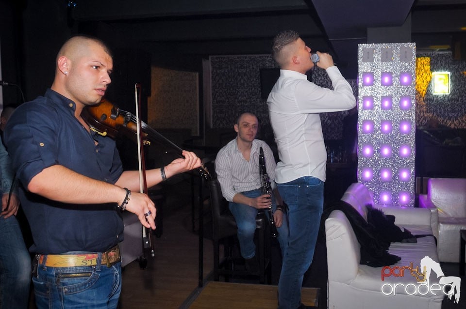 Petrecere în Club Life, 