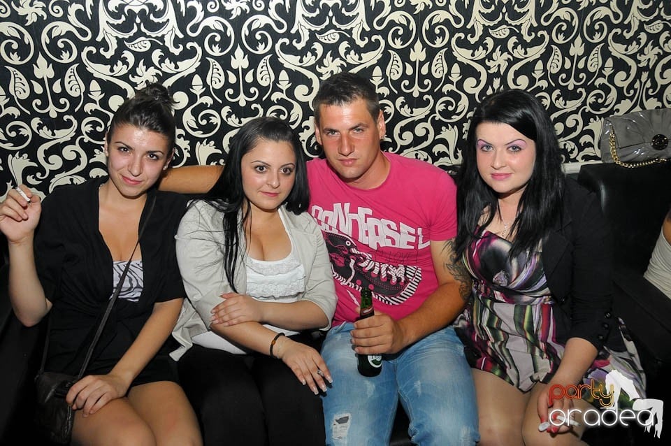 Petrecere în Club Life, 