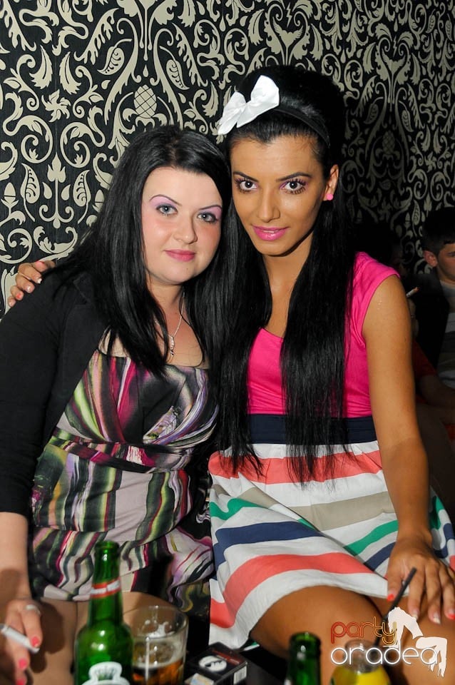 Petrecere în Club Life, 