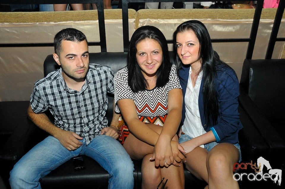 Petrecere în Club Life, 