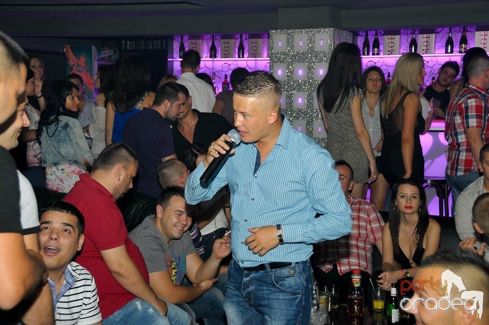 Petrecere în Club Life, 
