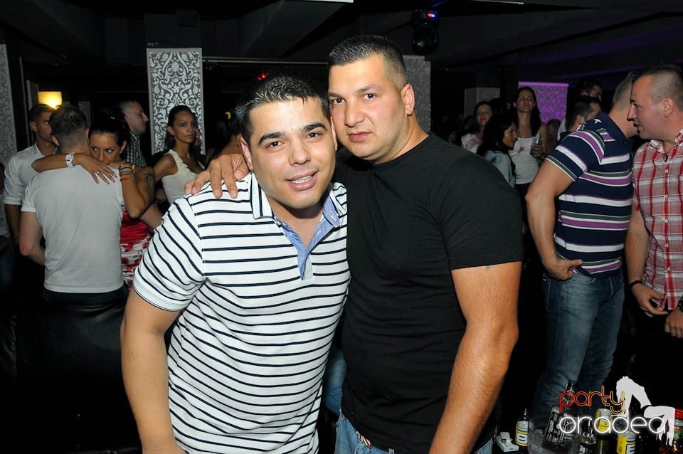 Petrecere în Club Life, 