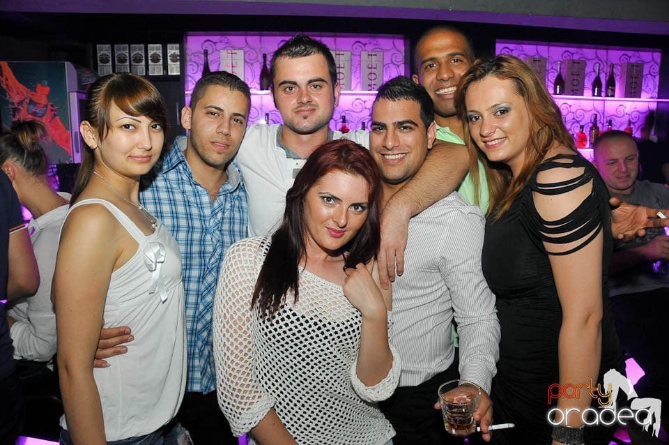 Petrecere în Club Life, 