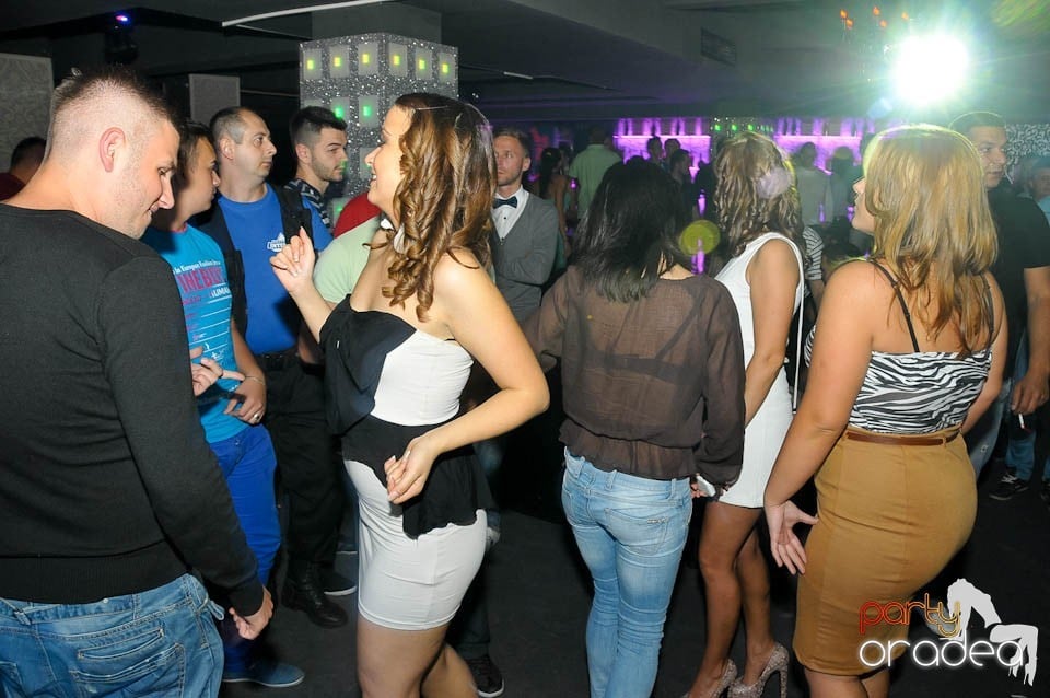 Petrecere în Club Life, 