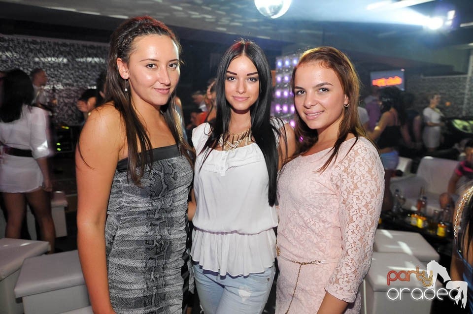 Petrecere în Club Life, 