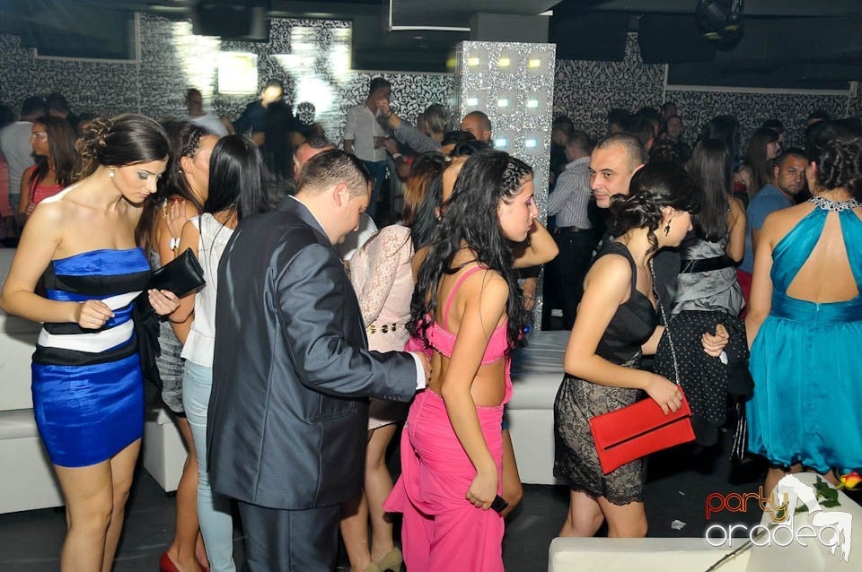 Petrecere în Club Life, 
