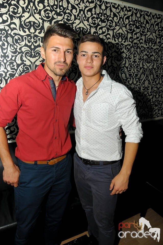 Petrecere în Club Life, 