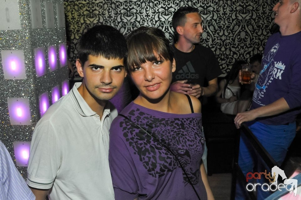 Petrecere în Club Life, 