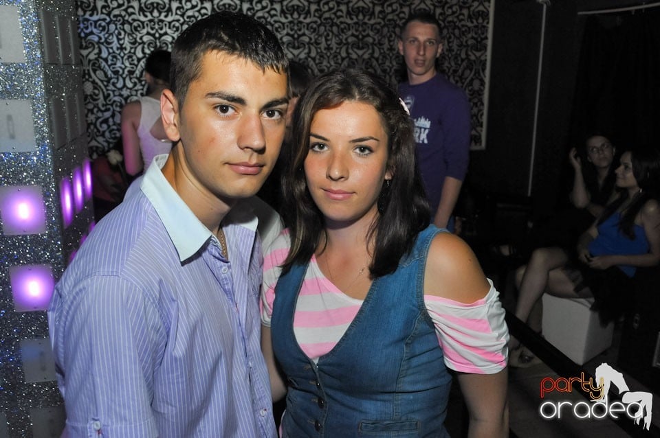 Petrecere în Club Life, 