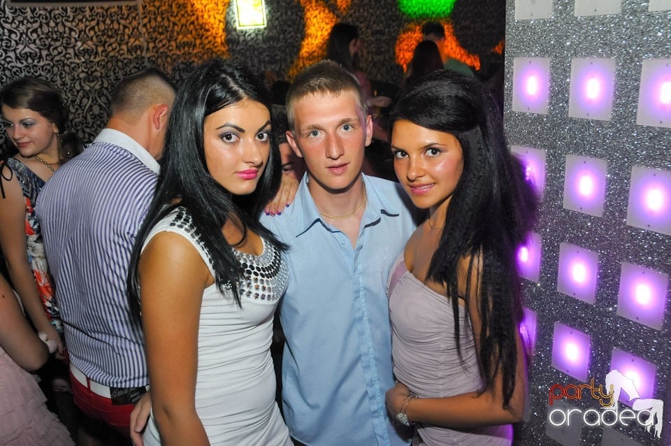 Petrecere în Club Life, 