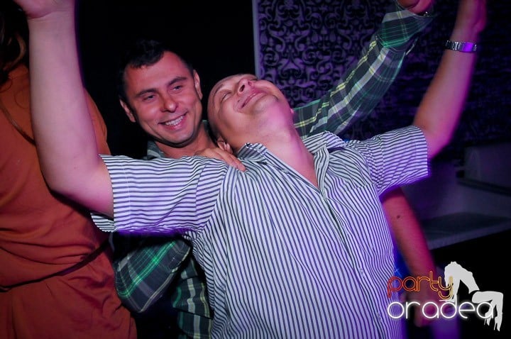 Petrecere în Club Life, 