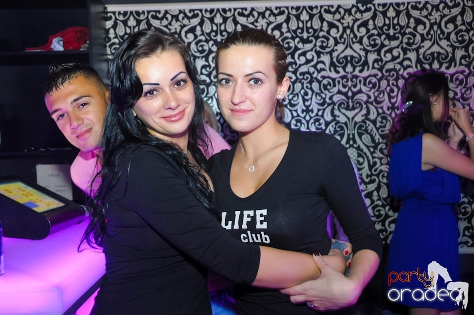 Petrecere în Club Life, 